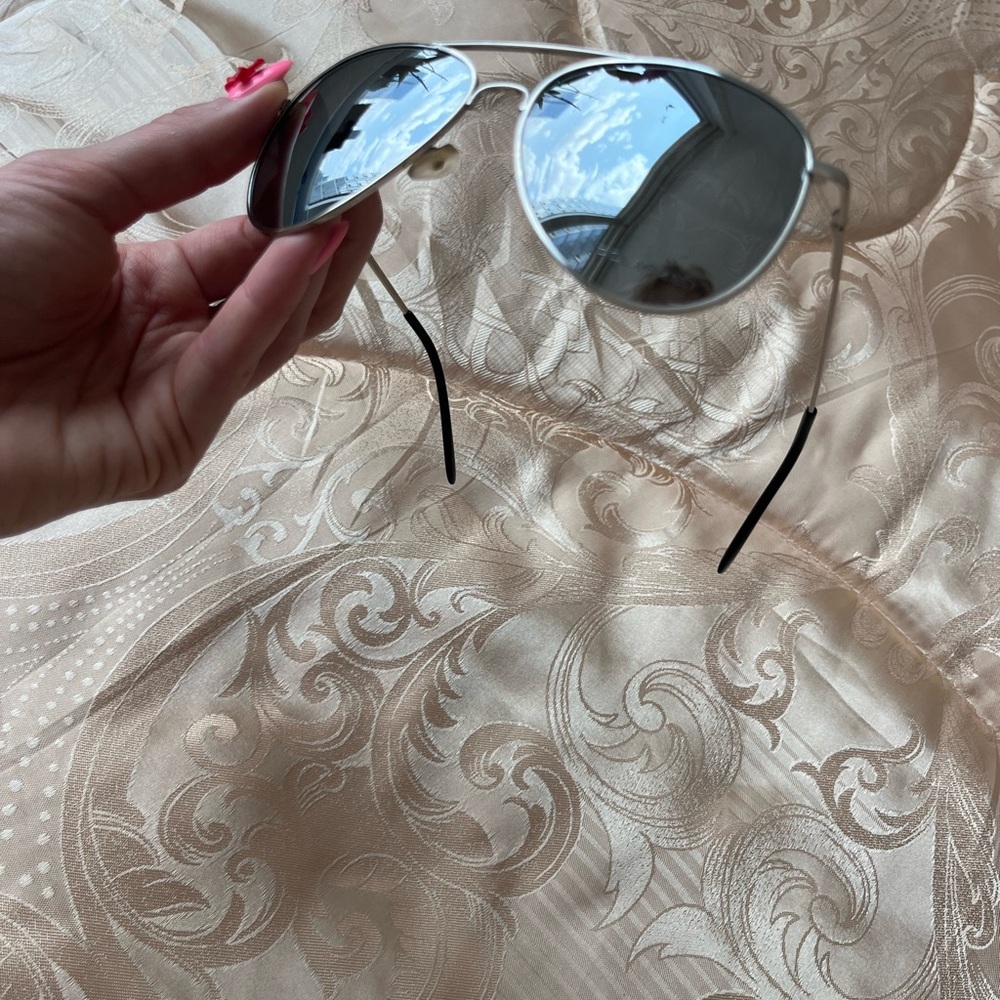 Stylish Silver Aviator Sunglasses